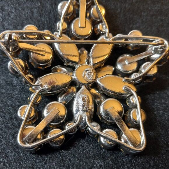 Vintage austria brooch with - Gem Vintage Austria Signed Crystals & Set Stones Star Silver Tone Metal Brooch